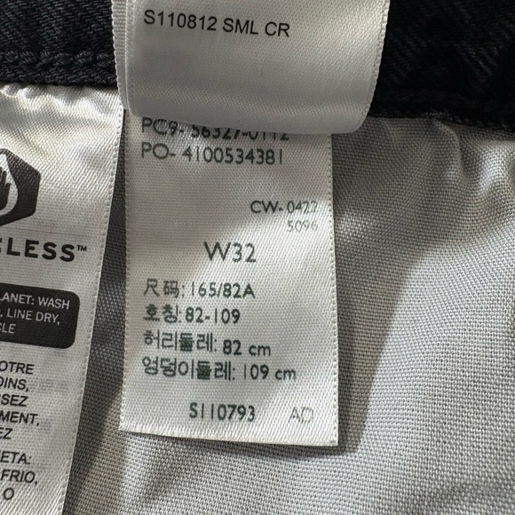 Levi's 501’s Black Frayed Denim Shorts. Classic Denim Staple. Size 32 - Picture 4 of 8